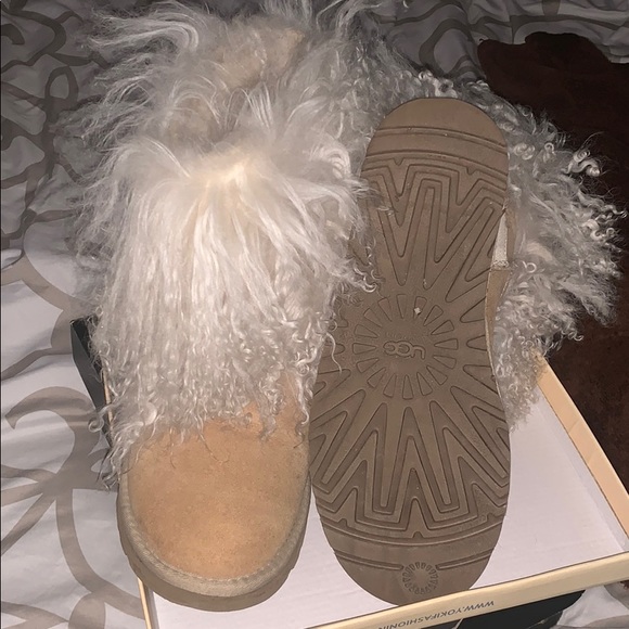 Uggs not sold anywhere anymore - Picture 2 of 3